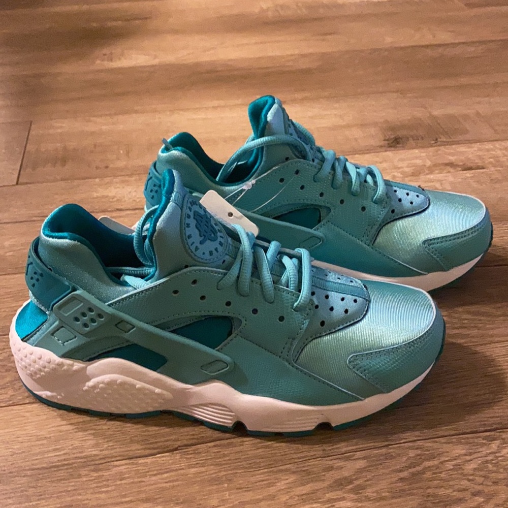 NEW Nike Air Huarache Run